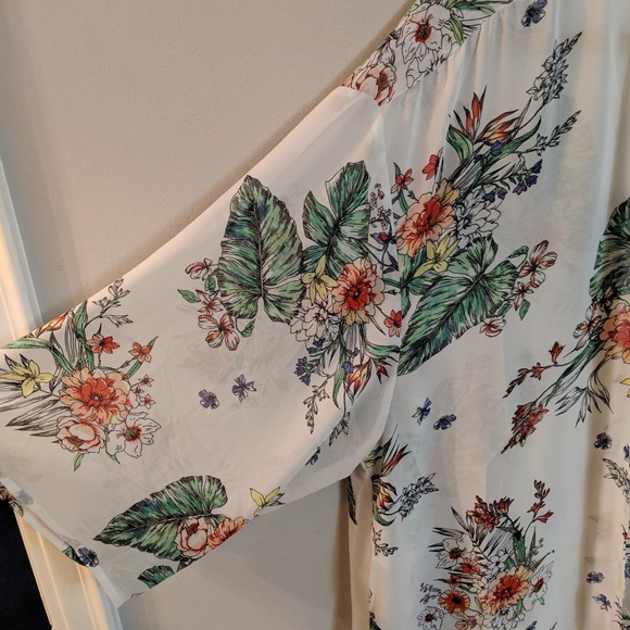 Torrid Ivory Floral Cropped Chiffon Kimono - Picture 6 of 7